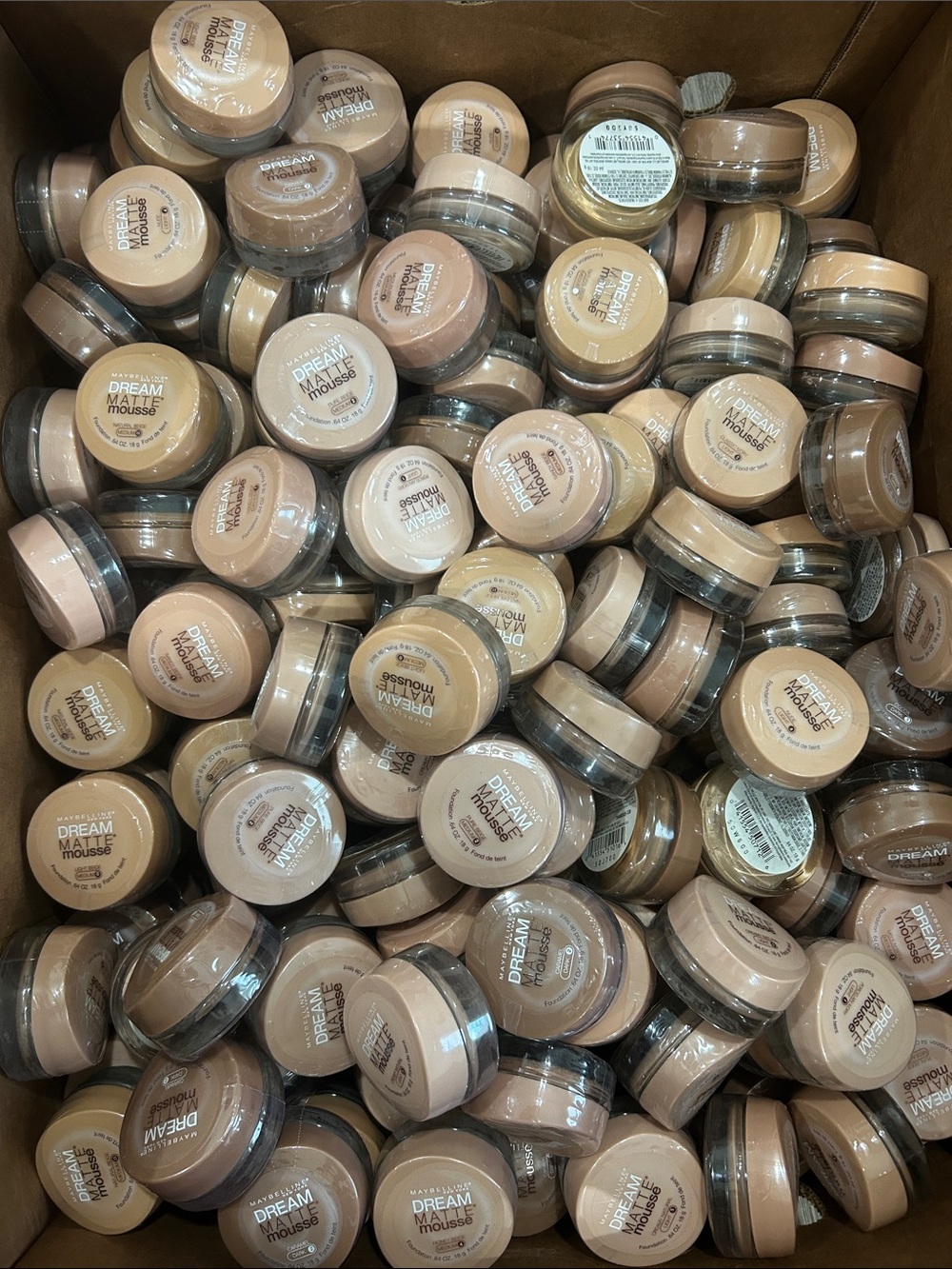 One New Maybelline Dream Matte Mousse Foundation ( Firm price )